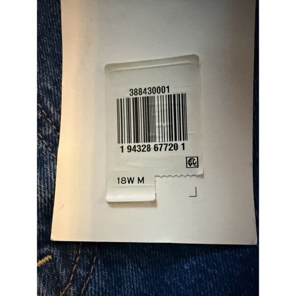 LEVIS RIBCAGE STRAIGHT ANKLE JEANS Plus Size 18W BUTTON FLY NWT DENIM - Picture 8 of 11